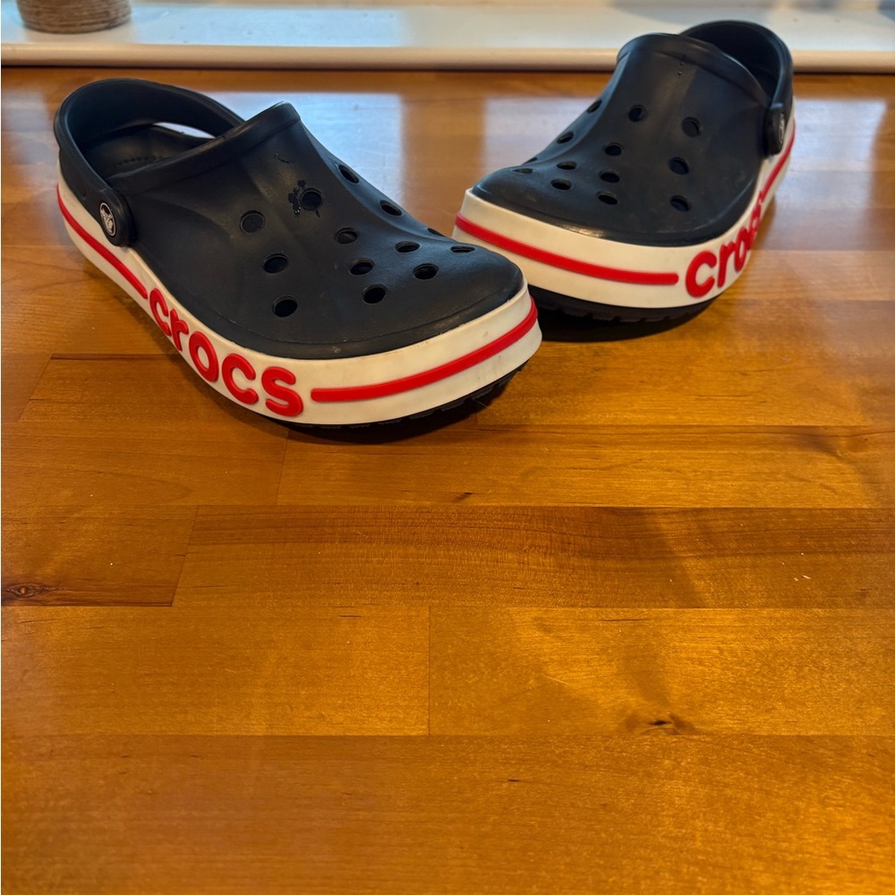 CROCS Women’s Size 9 Navy and Red Clogs - Picture 3 of 8